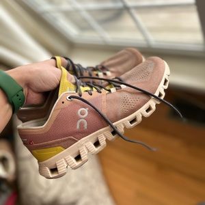 Great condition ON women’s size 9 - worn less than 10 times, only for walking.